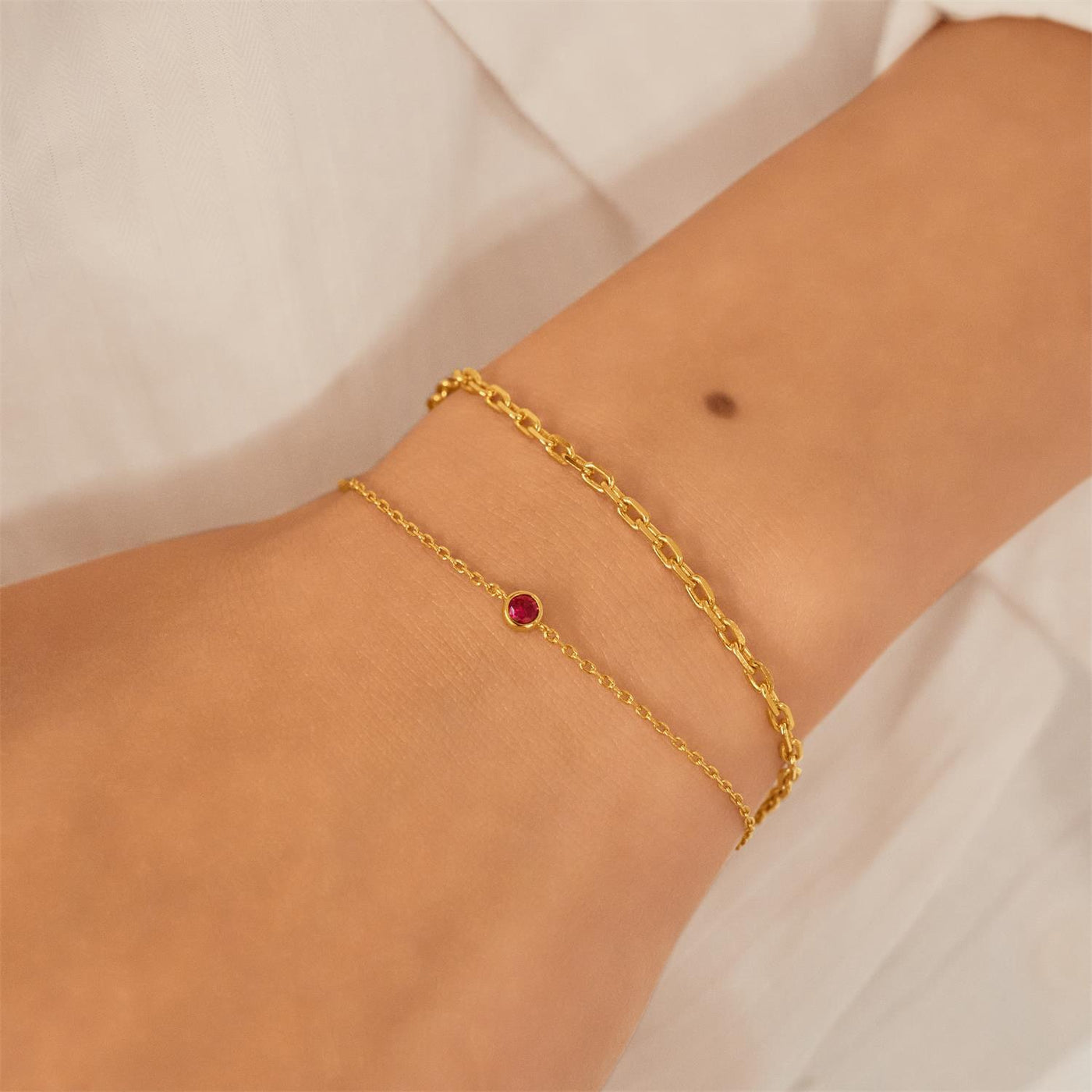 Glimmer Glow - Gold Crimson Solitaire Bracelet