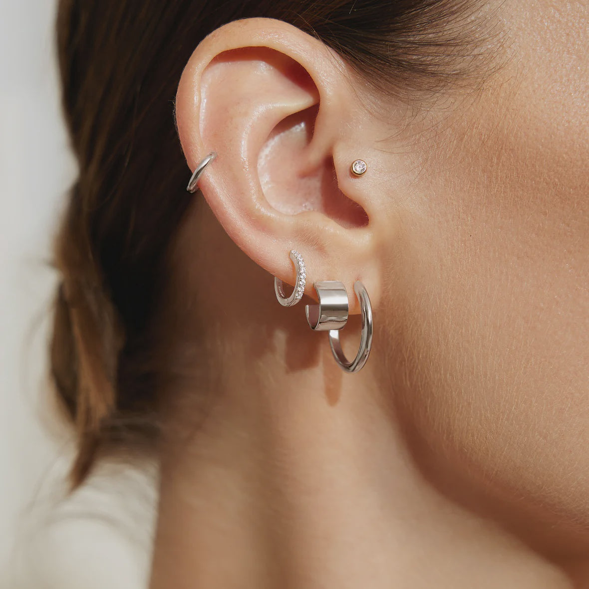 Vogue Maven - Tube Medium Hoop Earrings