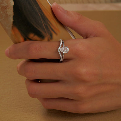 Pear-shaped Solitaire Engagement Ring