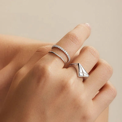 Sunshine Chaser - Silver Kiss Triangle Ring